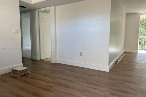 Condo in Miami, Florida, 2 bedrooms  № 2052981 - photo 22