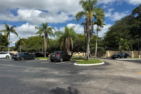 Condo in Miami, Florida, 2 bedrooms  № 2052981 - photo 4