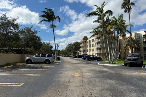 Condo in Miami, Florida, 2 bedrooms  № 2052981 - photo 2