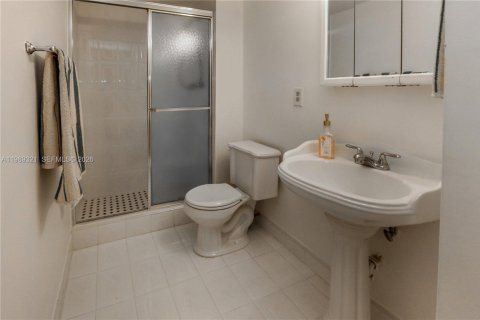 Condo in North Miami Beach, Florida, 2 bedrooms  № 2051481 - photo 21