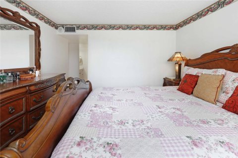 Condo in North Miami Beach, Florida, 2 bedrooms  № 2051481 - photo 20