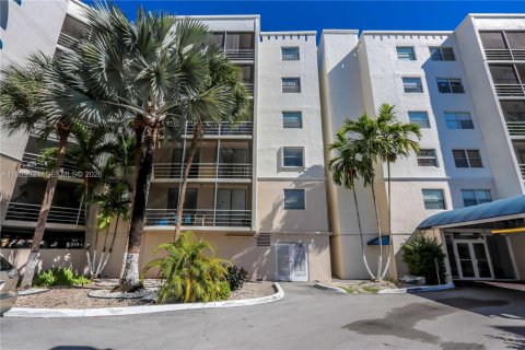 Condo in North Miami Beach, Florida, 2 bedrooms  № 2051481 - photo 5