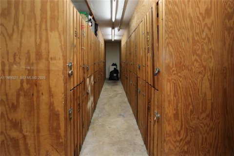 Condo in North Miami Beach, Florida, 2 bedrooms  № 2051481 - photo 27