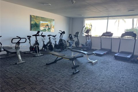 Condo in North Miami Beach, Florida, 2 bedrooms  № 2051481 - photo 29