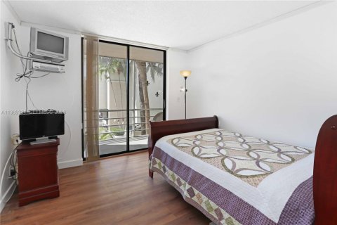 Condo in North Miami Beach, Florida, 2 bedrooms  № 2051481 - photo 22