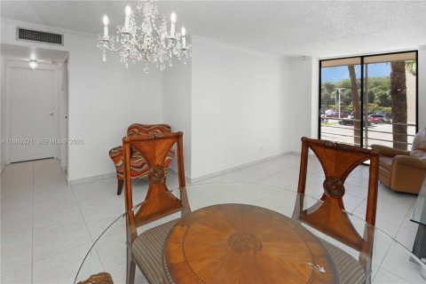 Condo in North Miami Beach, Florida, 2 bedrooms  № 2051481 - photo 14