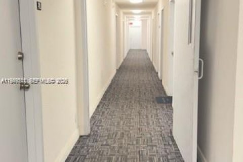 Condo in North Miami Beach, Florida, 2 bedrooms  № 2051481 - photo 8