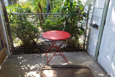 Immobilier commercial à louer à West Palm Beach, Floride: 1 chambre, 48.31 m2 № 1228575 - photo 1