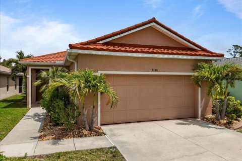 House in Lake Suzy, Florida 3 bedrooms, 145.11 sq.m. № 1719623 - photo 3