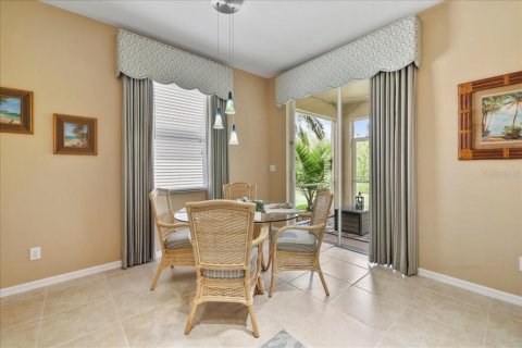 House in Lake Suzy, Florida 3 bedrooms, 145.11 sq.m. № 1719623 - photo 12