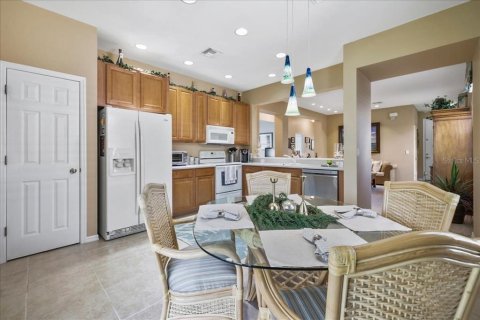 House in Lake Suzy, Florida 3 bedrooms, 145.11 sq.m. № 1719623 - photo 7