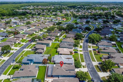 House in Kissimmee, Florida 3 bedrooms, 166.85 sq.m. № 2101495 - photo 9