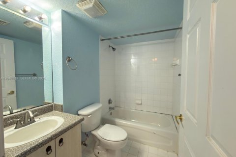 Снять в аренду кондоминиум в Уэст-Палм-Бич, Флорида 2 спальни, 99.5м2, № 2190565 - фото 25