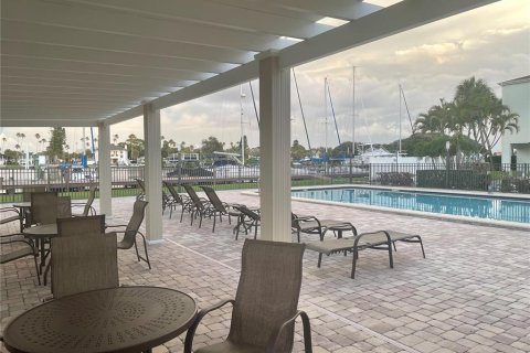 Copropriété à vendre à Saint Pete Beach, Floride: 3 chambres, 124.95 m2 № 1910976 - photo 29