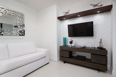 Купить кондоминиум в Майами-Бич, Флорида 1 комната, 97.64м2, № 1836350 - фото 24