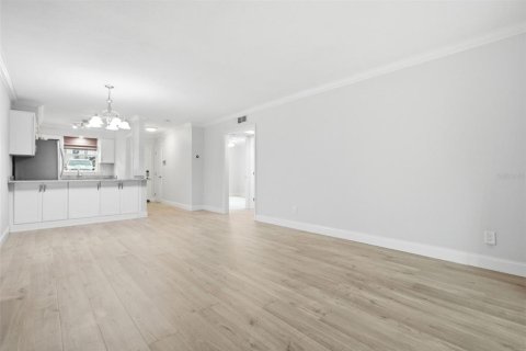 Condo in Winter Park, Florida, 2 bedrooms  № 2386032 - photo 7