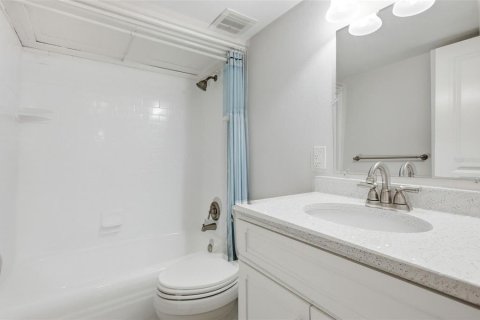 Condo in Winter Park, Florida, 2 bedrooms  № 2386032 - photo 17