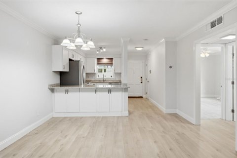 Condo in Winter Park, Florida, 2 bedrooms  № 2386032 - photo 11