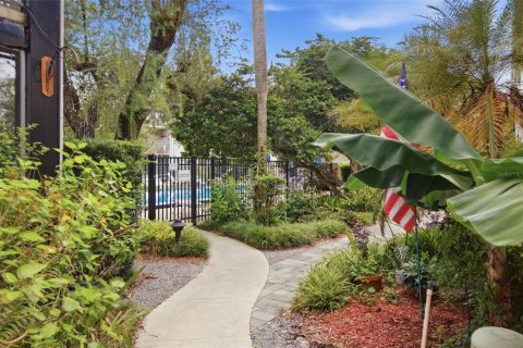 Condo in Winter Park, Florida, 2 bedrooms  № 2386032 - photo 24