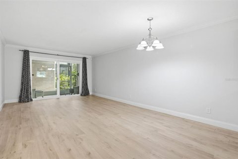 Condo in Winter Park, Florida, 2 bedrooms  № 2386032 - photo 13
