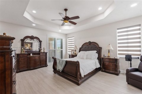 Casa en venta en Miramar, Florida, 6 dormitorios, 378.3 m2 № 1953488 - foto 26