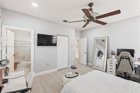 Casa en venta en Miramar, Florida, 6 dormitorios, 378.3 m2 № 1953488 - foto 22