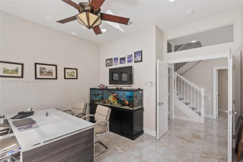 Casa en venta en Miramar, Florida, 6 dormitorios, 378.3 m2 № 1953488 - foto 18