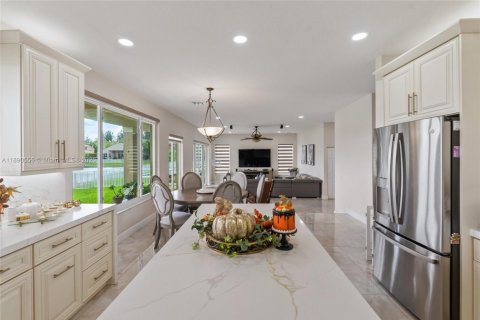 Casa en venta en Miramar, Florida, 6 dormitorios, 378.3 m2 № 1953488 - foto 13