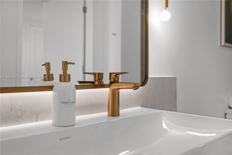 Condominio en alquiler en Miami, Florida, 1 dormitorio, 54.63 m2 № 1959625 - foto 18