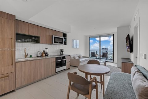 Condominio en alquiler en Miami, Florida, 1 dormitorio, 54.63 m2 № 1959625 - foto 3