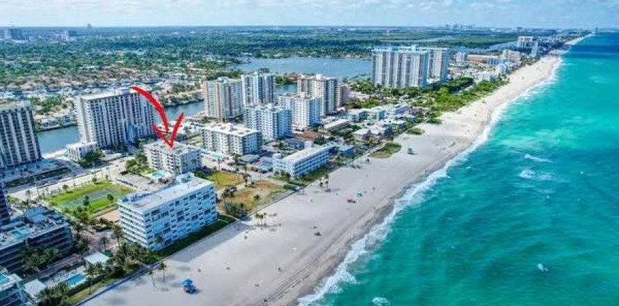 Condominio en Hollywood, Florida, 2 dormitorios № 2193241
