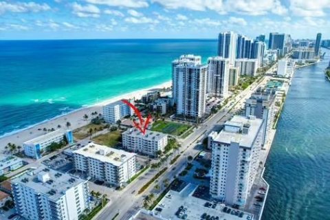 Condominio en venta en Hollywood, Florida, 2 dormitorios, 99.22 m2 № 2193241 - foto 2