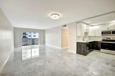 Condominio en venta en Hollywood, Florida, 2 dormitorios, 99.22 m2 № 2193241 - foto 8