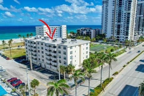 Condominio en venta en Hollywood, Florida, 2 dormitorios, 99.22 m2 № 2193241 - foto 3