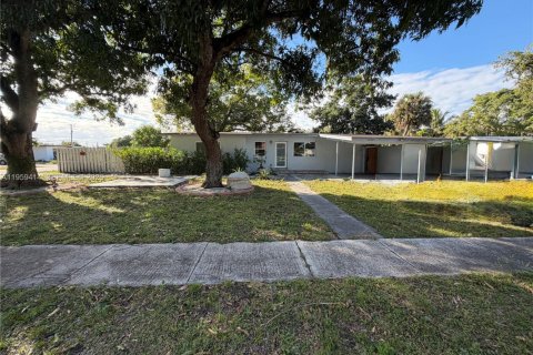 House in Plantation, Florida 3 bedrooms, 124.3 sq.m. № 2022267