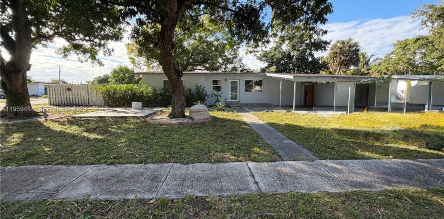 House in Plantation, Florida 3 bedrooms, 124.3 sq.m. № 2022267