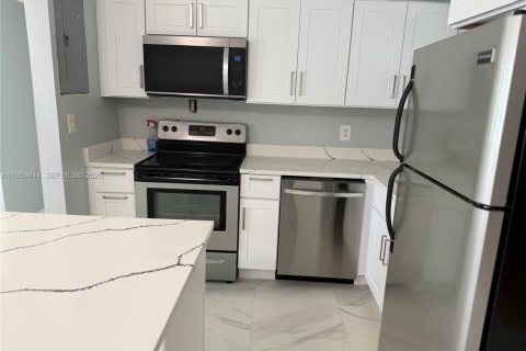 House in Plantation, Florida 3 bedrooms, 124.3 sq.m. № 2022267 - photo 5