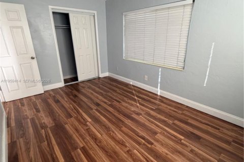 House in Plantation, Florida 3 bedrooms, 124.3 sq.m. № 2022267 - photo 14