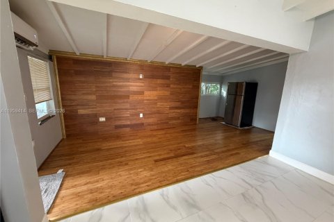 House in Plantation, Florida 3 bedrooms, 124.3 sq.m. № 2022267 - photo 7