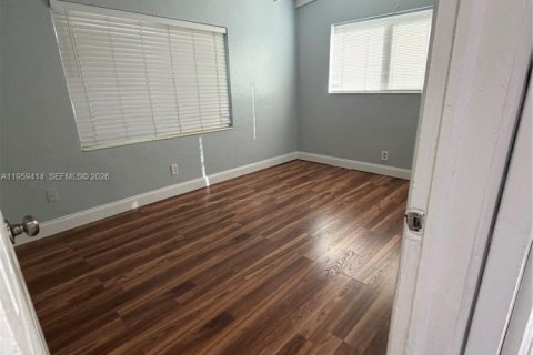 House in Plantation, Florida 3 bedrooms, 124.3 sq.m. № 2022267 - photo 13