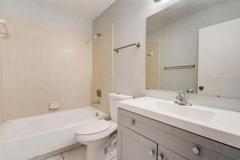 Condo in Clearwater, Florida, 2 bedrooms  № 1608831 - photo 16