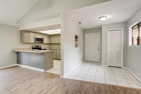 Condo in Clearwater, Florida, 2 bedrooms  № 1608831 - photo 8