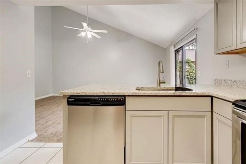 Condo in Clearwater, Florida, 2 bedrooms  № 1608831 - photo 10
