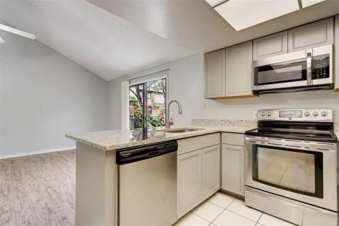 Condo in Clearwater, Florida, 2 bedrooms  № 1608831 - photo 11