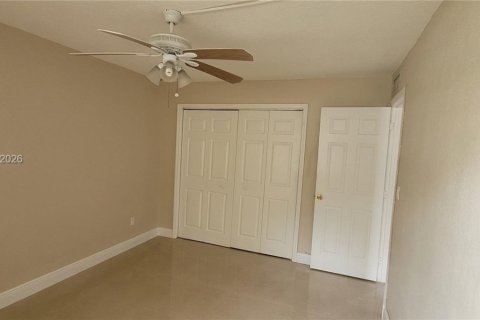 Condo in Miami, Florida, 2 bedrooms  № 2385269 - photo 5