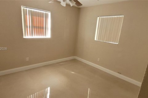 Condo in Miami, Florida, 2 bedrooms  № 2385269 - photo 3