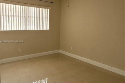 Condo in Miami, Florida, 2 bedrooms  № 2385269 - photo 6