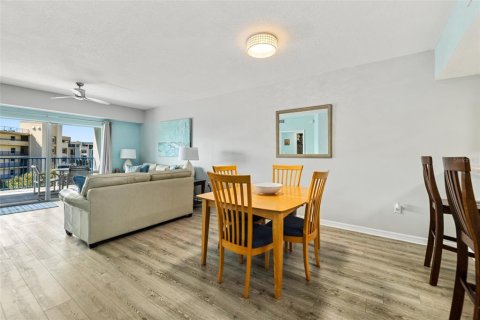 Condo in New Smyrna Beach, Florida, 2 bedrooms  № 2324362 - photo 8