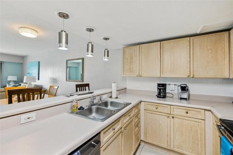 Condo in New Smyrna Beach, Florida, 2 bedrooms  № 2324362 - photo 5