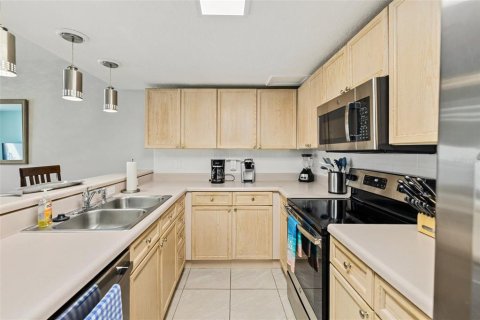 Condo in New Smyrna Beach, Florida, 2 bedrooms  № 2324362 - photo 3